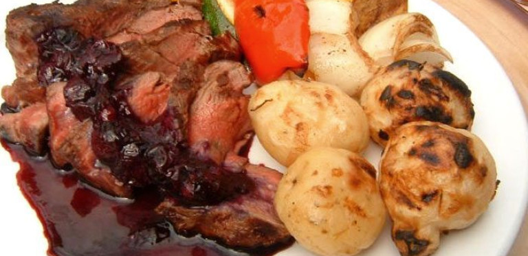 Beef Tenderloins w/Garlic & Red Wine