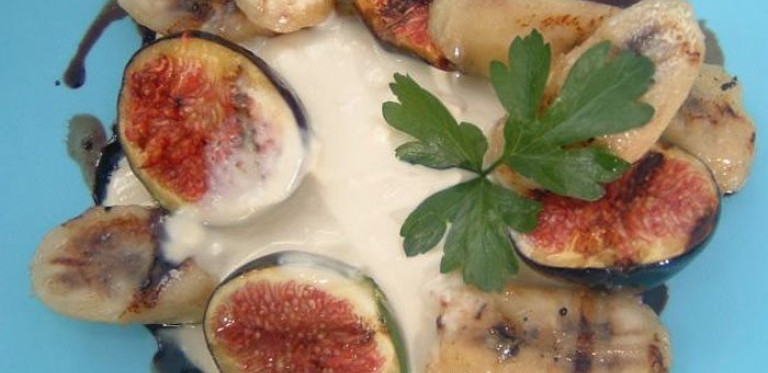Grilled Fresh Figs & Caramelized Bananas w/Cream